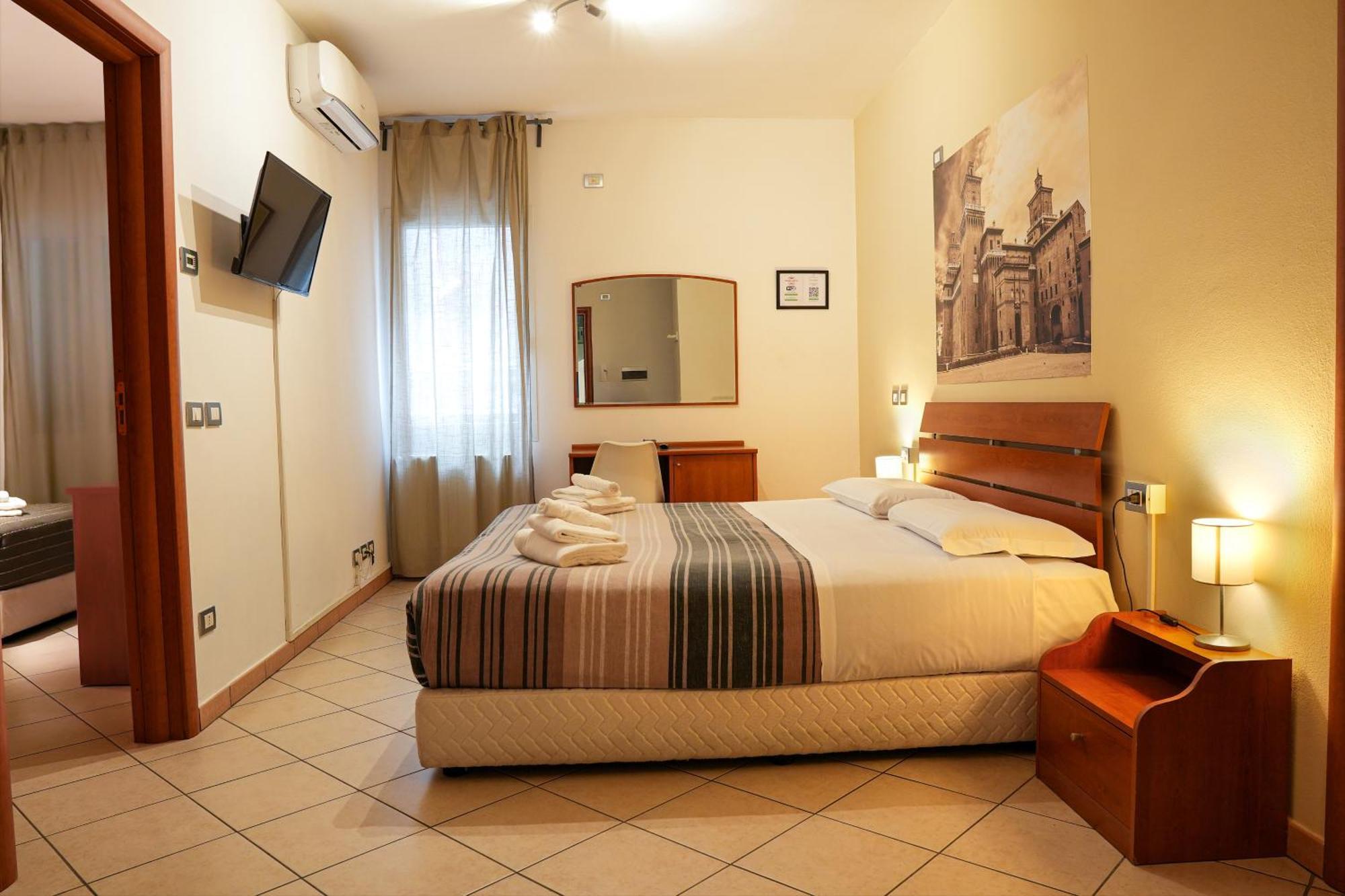 Smart Hotel Ferrara Exteriör bild