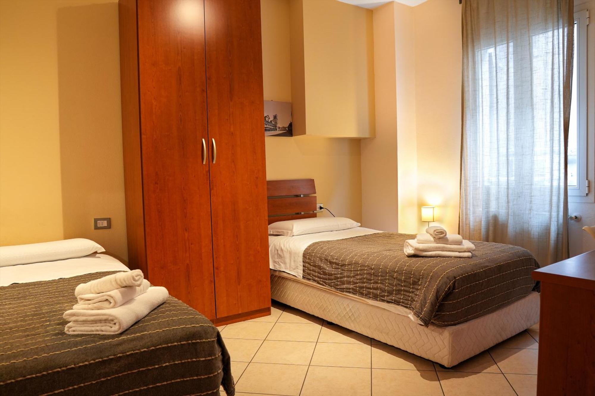 Smart Hotel Ferrara Exteriör bild