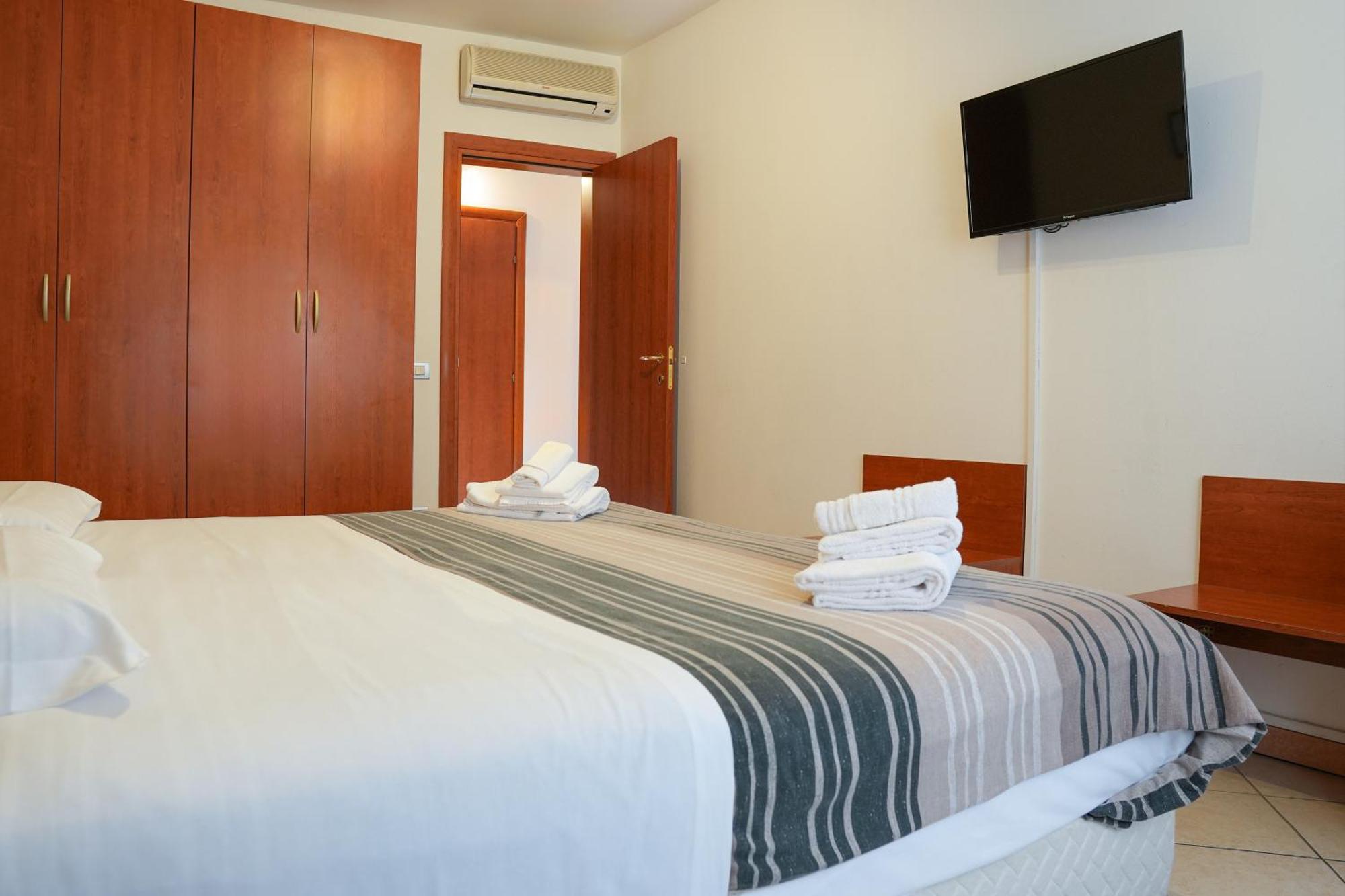 Smart Hotel Ferrara Exteriör bild