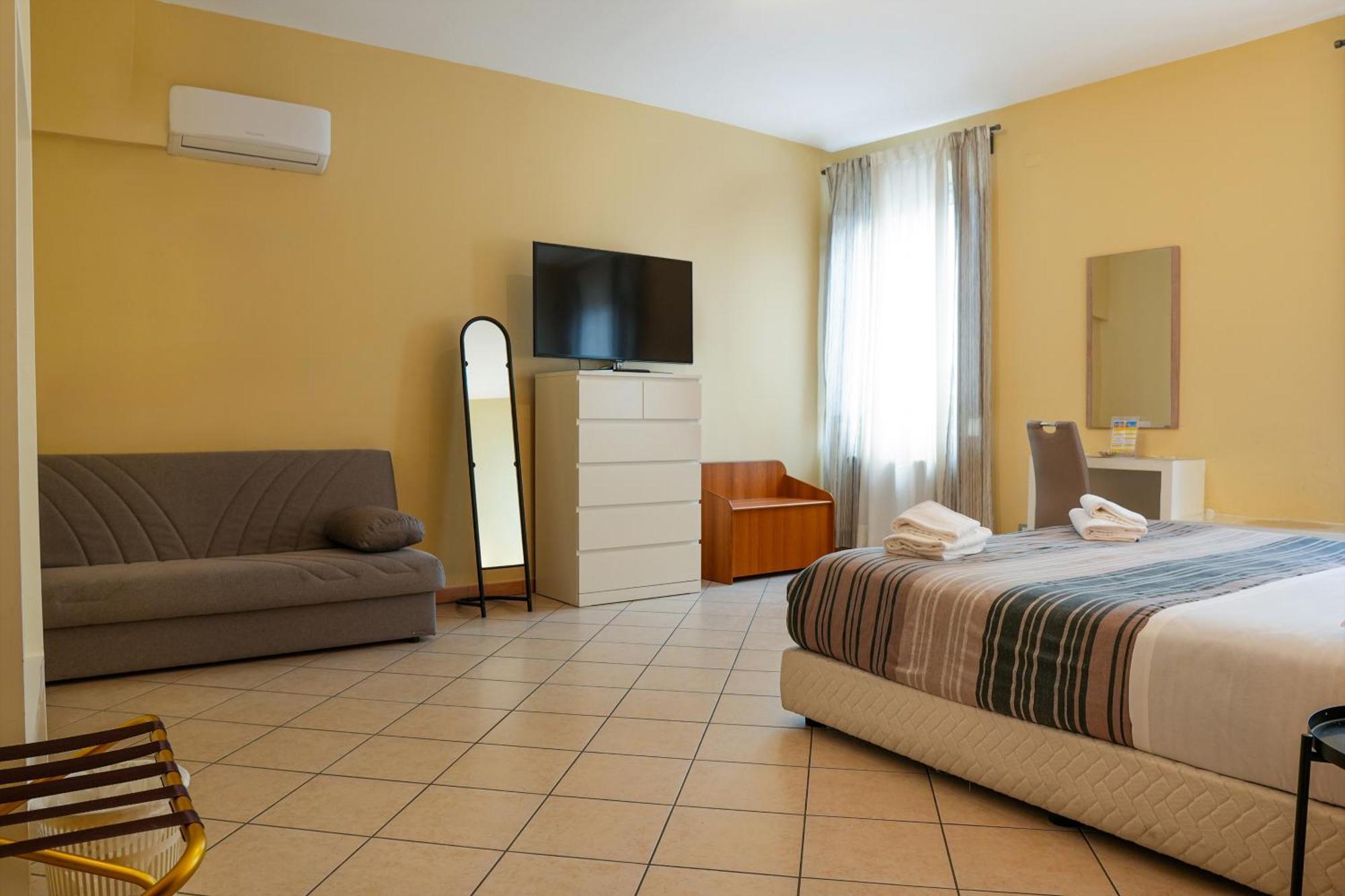 Smart Hotel Ferrara Exteriör bild